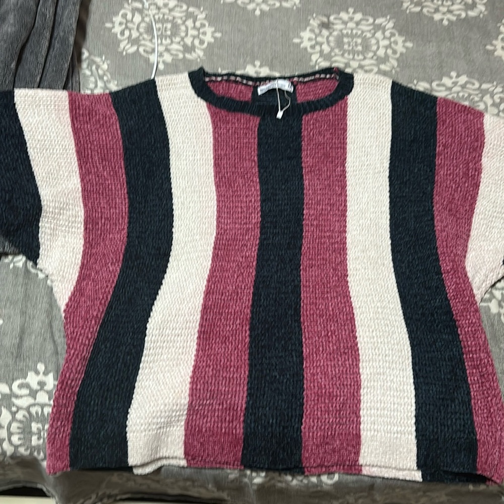 Sweater medium sized from breakout